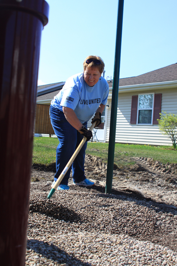 Day of Caring Union Meadows CNB 1480 2