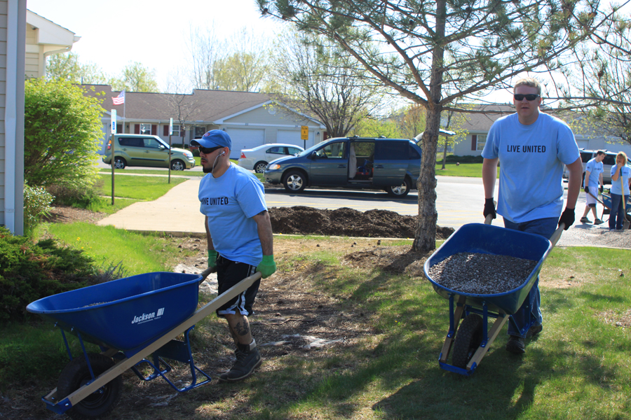 Day of Caring Union Meadows CNB 1486